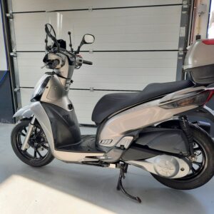 Kymco People GT 300 ie . Motorscooter . Top koffer .