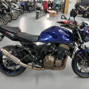 Kawasaki Z 750 . 2006 . Weinig km . Super mooi .