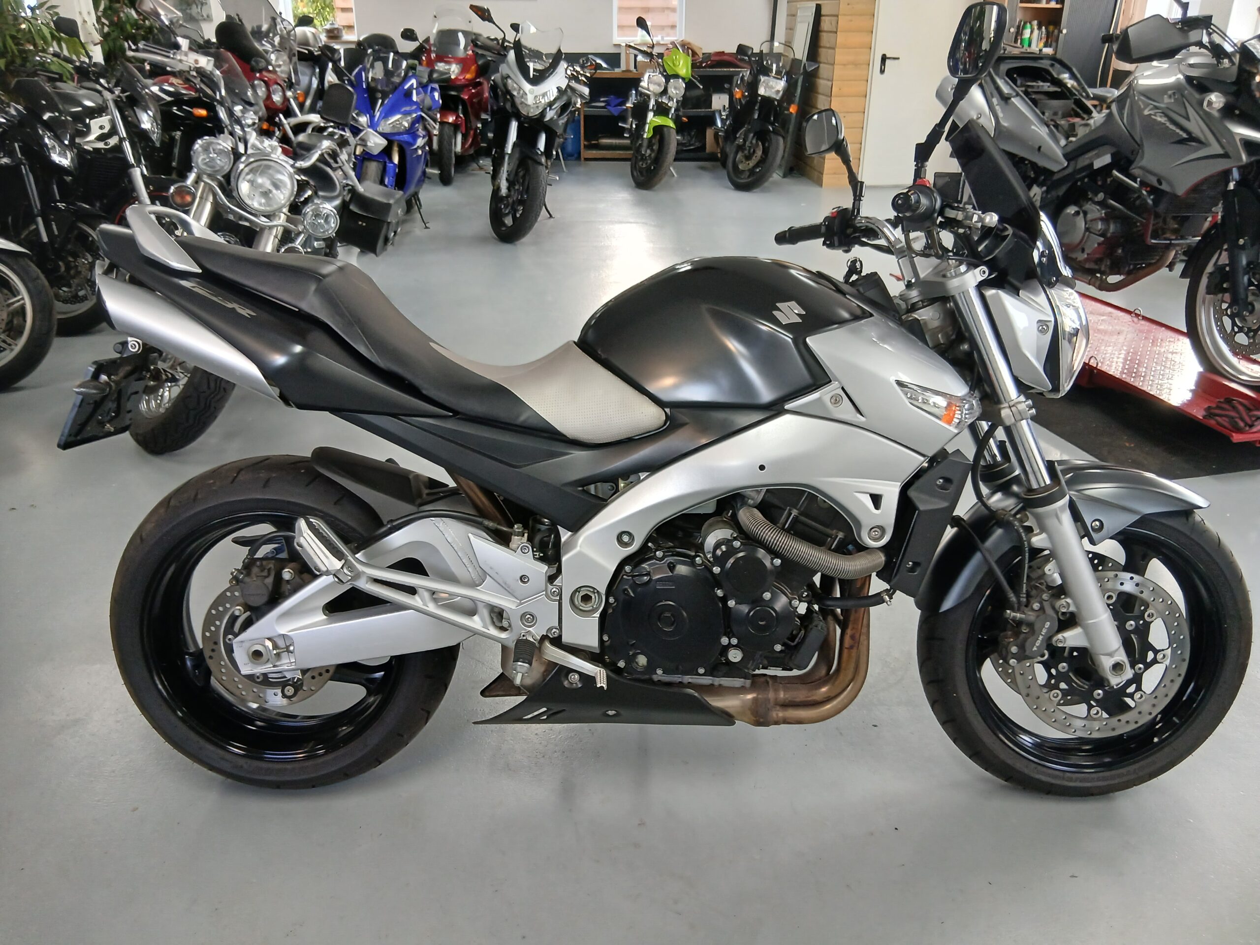Suzuki GSR 600 . 2006 . Super netjes . Met extra s . - Afbeelding 18