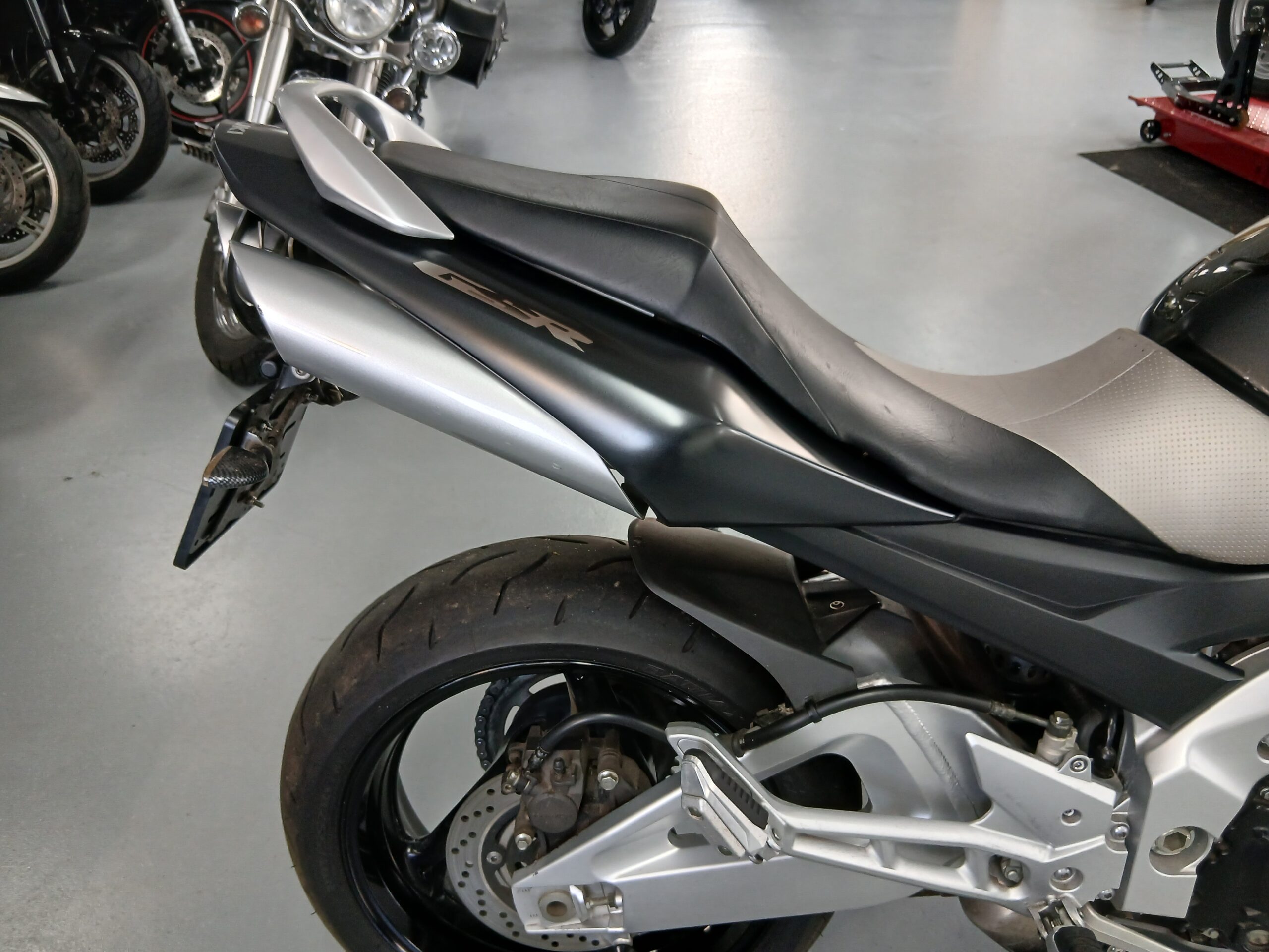 Suzuki GSR 600 . 2006 . Super netjes . Met extra s . - Afbeelding 14