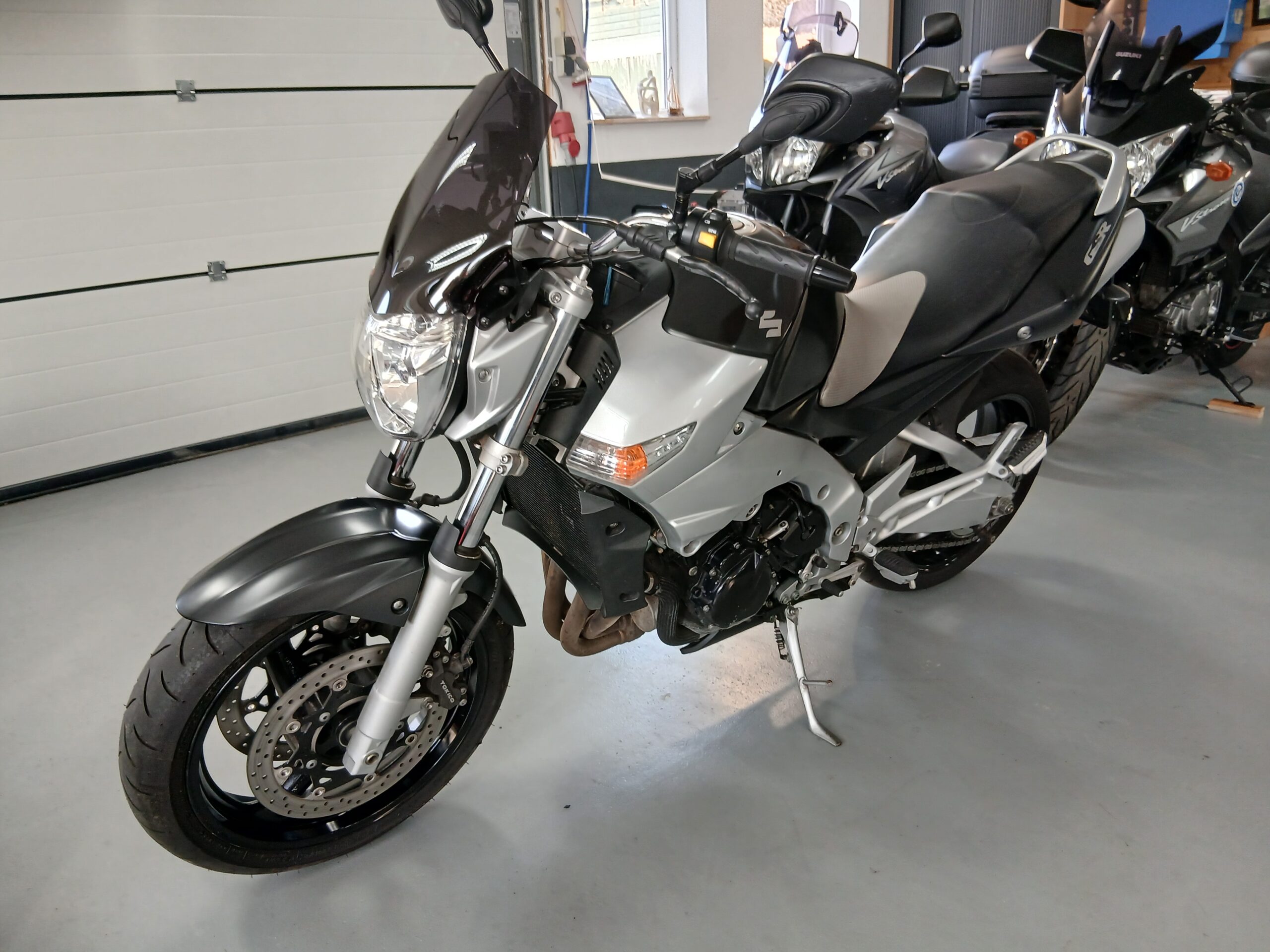 Suzuki GSR 600 . 2006 . Super netjes . Met extra s . - Afbeelding 4
