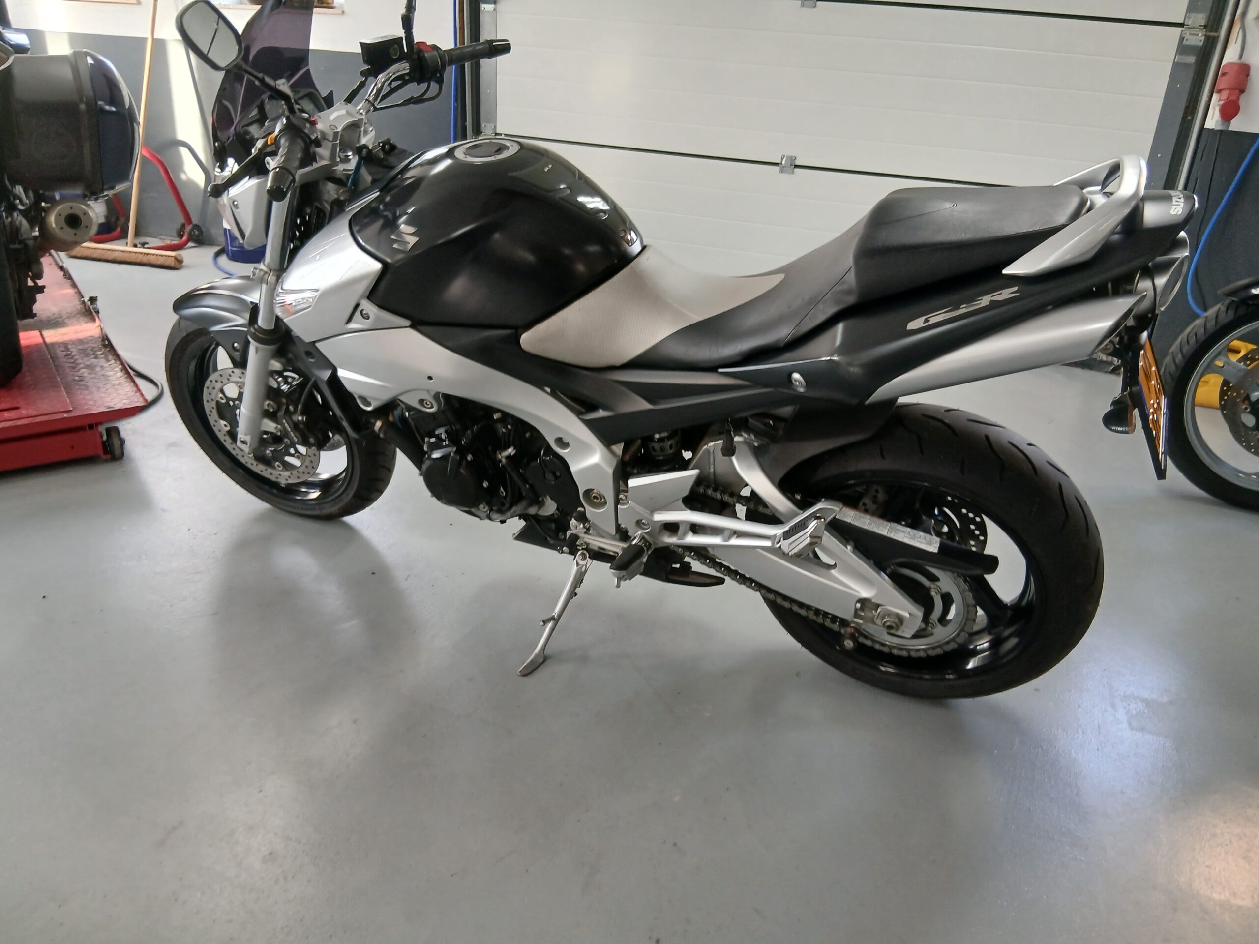 Suzuki GSR 600 . 2006 . Super netjes . Met extra s . - Afbeelding 3