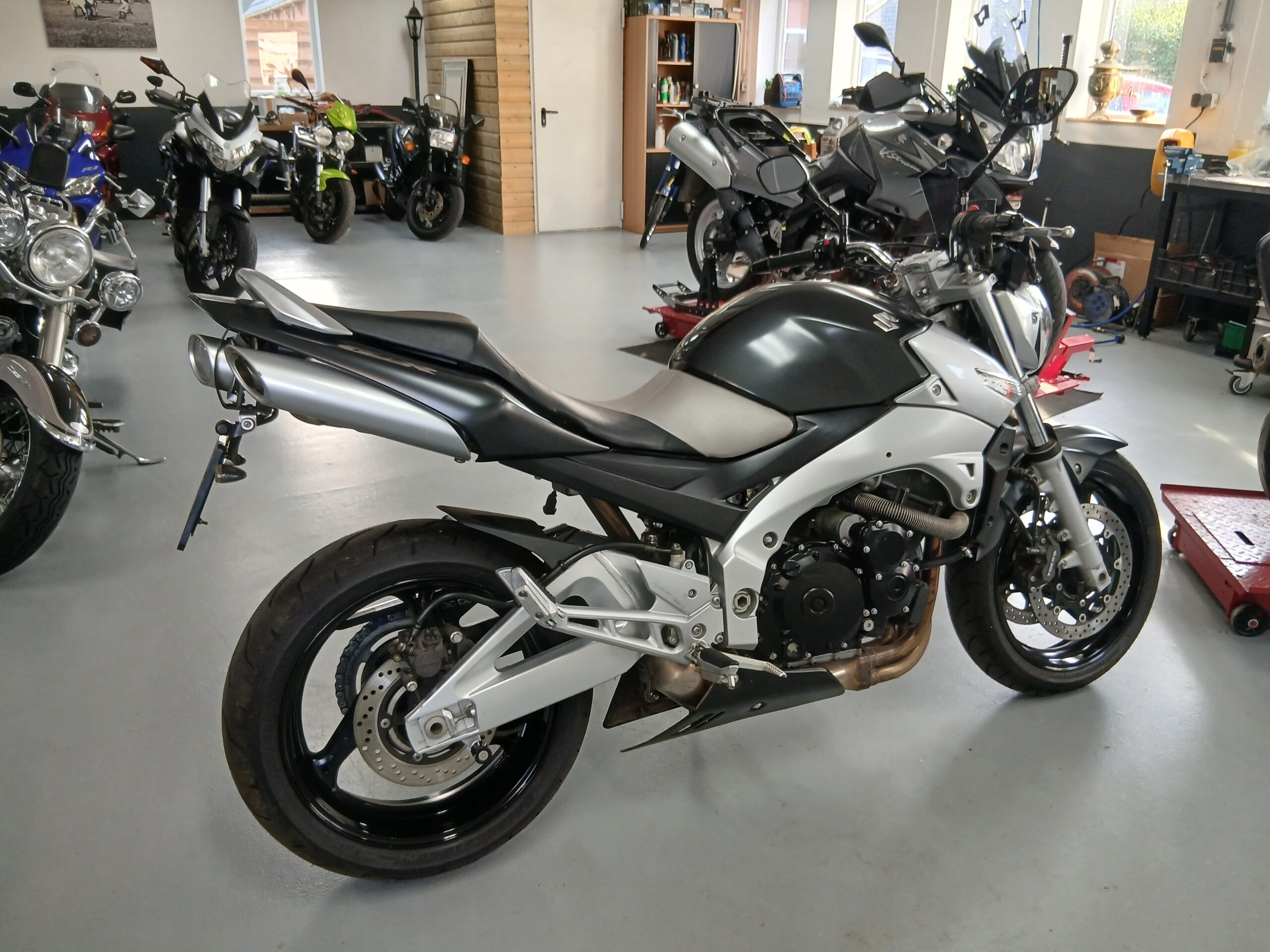 Suzuki GSR 600 . 2006 . Super netjes . Met extra s . - Afbeelding 2